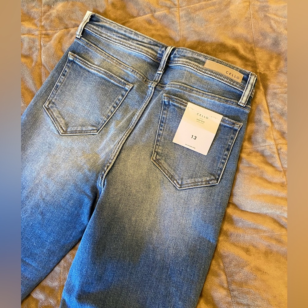 Cello high rise mom jeans size 13. NWT, never worn